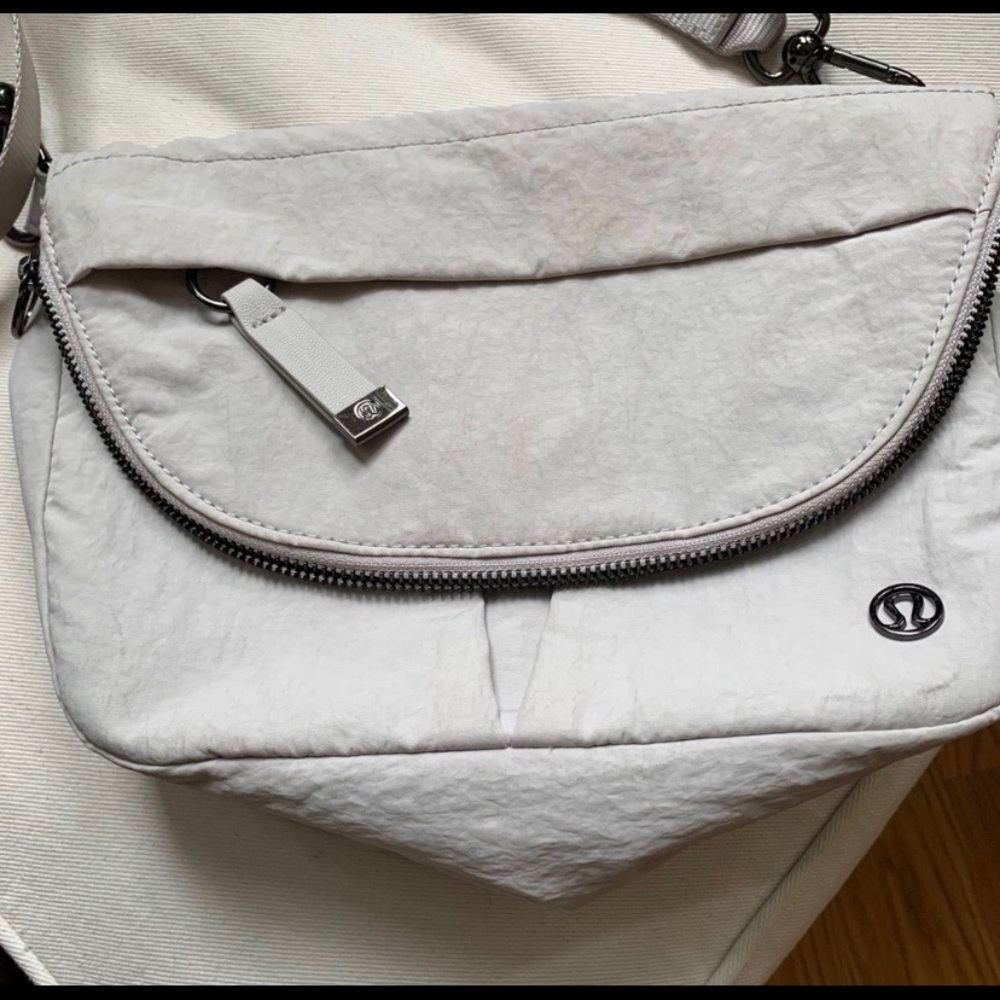 Lulu lemon All Night Festival crossbody bag